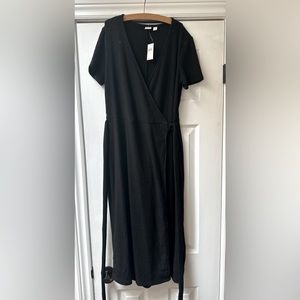 GAP WRAP DRESS IN BLACK - Medium NWT